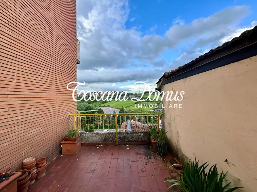 Immagine 5 di Appartamento in vendita  a Siena