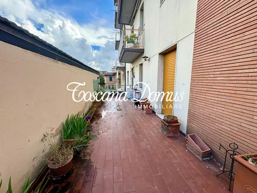 Immagine 6 di Appartamento in vendita  a Siena