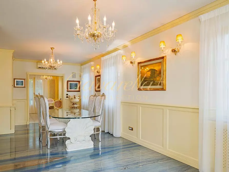 Immagine 15 di Villa in vendita  a Forte Dei Marmi