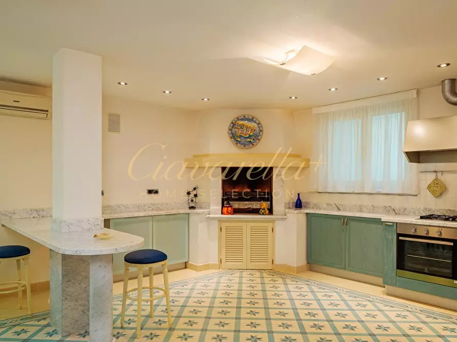 Immagine 18 di Villa in vendita  a Forte Dei Marmi