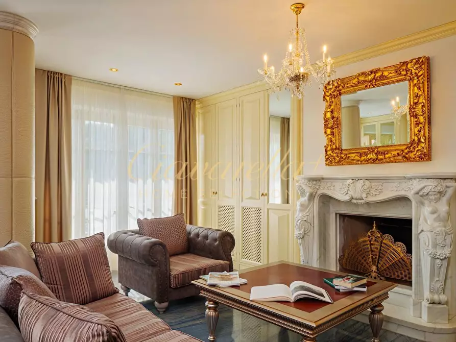 Immagine 13 di Villa in vendita  a Forte Dei Marmi