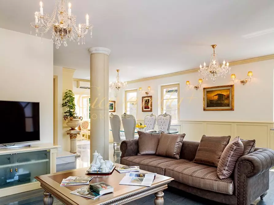 Immagine 33 di Villa in vendita  a Forte Dei Marmi