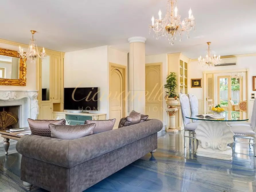 Immagine 32 di Villa in vendita  a Forte Dei Marmi