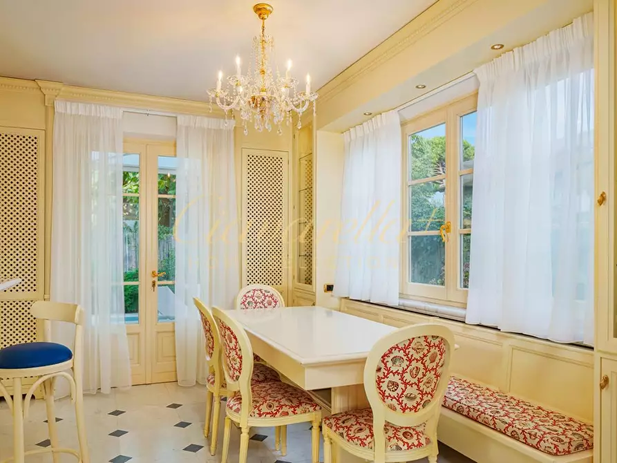 Immagine 16 di Villa in vendita  a Forte Dei Marmi