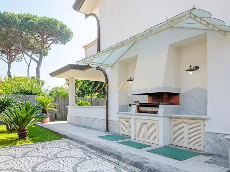 Immagine 31 di Villa in vendita  a Forte Dei Marmi
