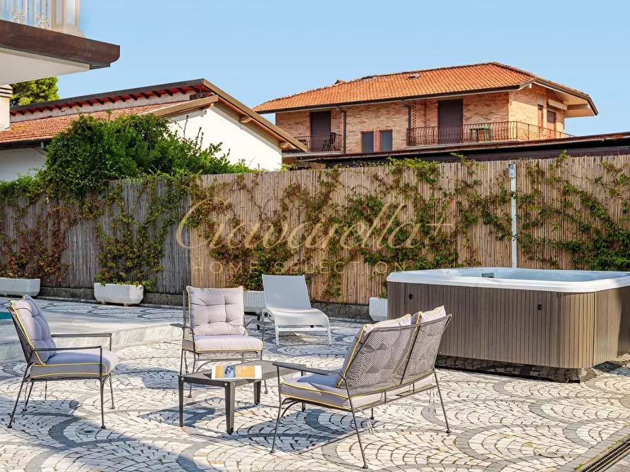 Immagine 5 di Villa in vendita  a Forte Dei Marmi