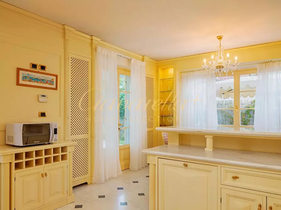 Immagine 17 di Villa in vendita  a Forte Dei Marmi