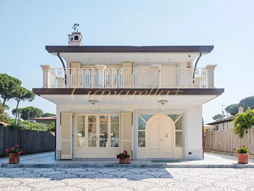 Immagine 30 di Villa in vendita  a Forte Dei Marmi