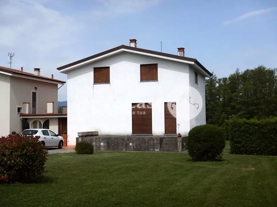 Immagine 1 di Villa in vendita  a Capannori