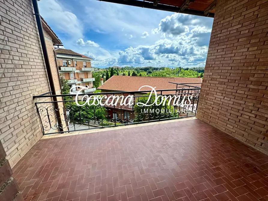 Immagine 1 di Appartamento in vendita  a Siena