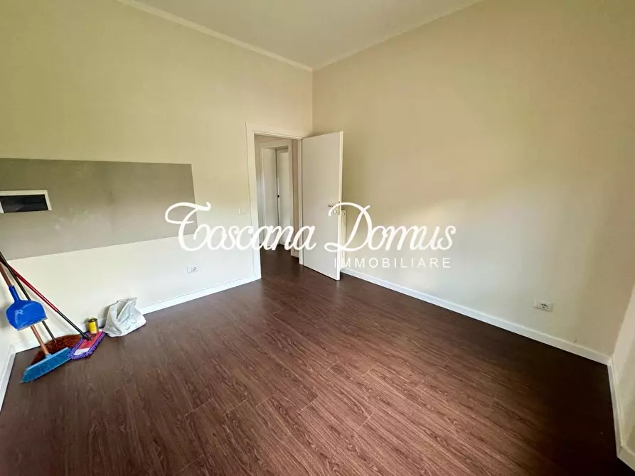 Immagine 11 di Appartamento in vendita  a Siena