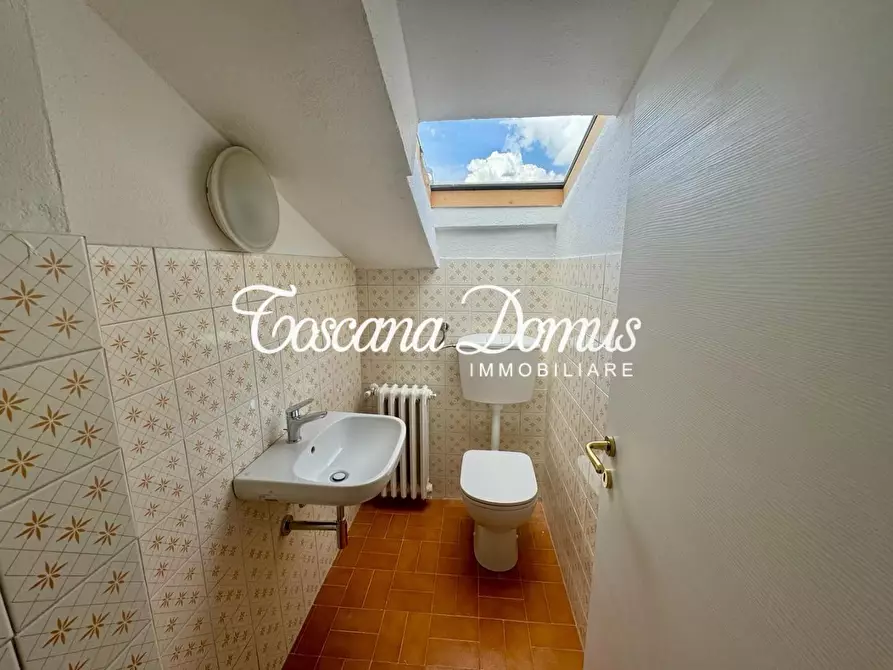 Immagine 27 di Appartamento in vendita  a Siena