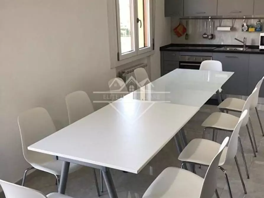 Immagine 4 di Appartamento in vendita  a Massa