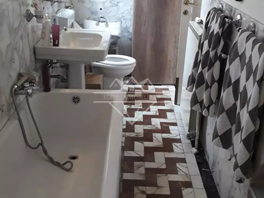 Immagine 15 di Appartamento in vendita  a Carrara