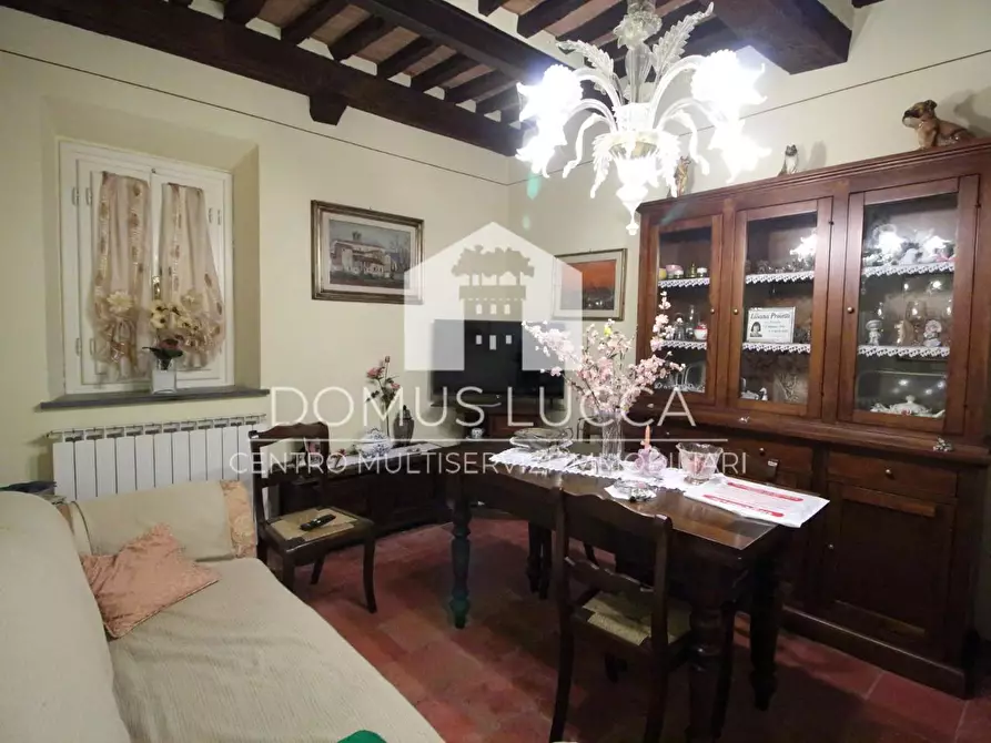 Immagine 1 di Casa semindipendente in vendita  a Lucca