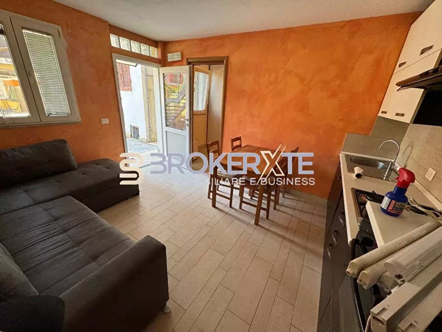 Immagine 2 di Appartamento in affitto  a Carrara