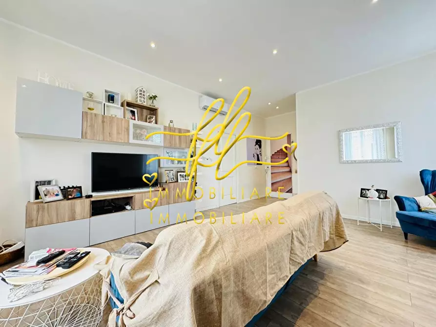 Immagine 10 di Appartamento in vendita  a Livorno