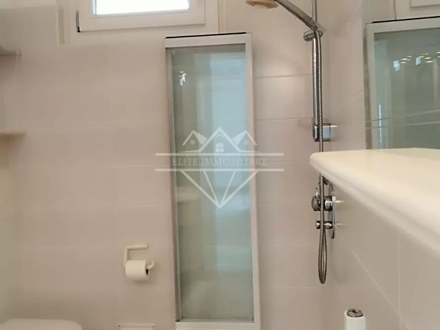 Immagine 14 di Mansarda in vendita  a Carrara