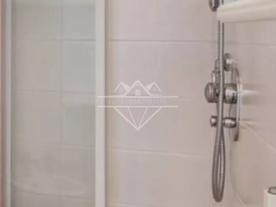 Immagine 12 di Mansarda in vendita  a Carrara