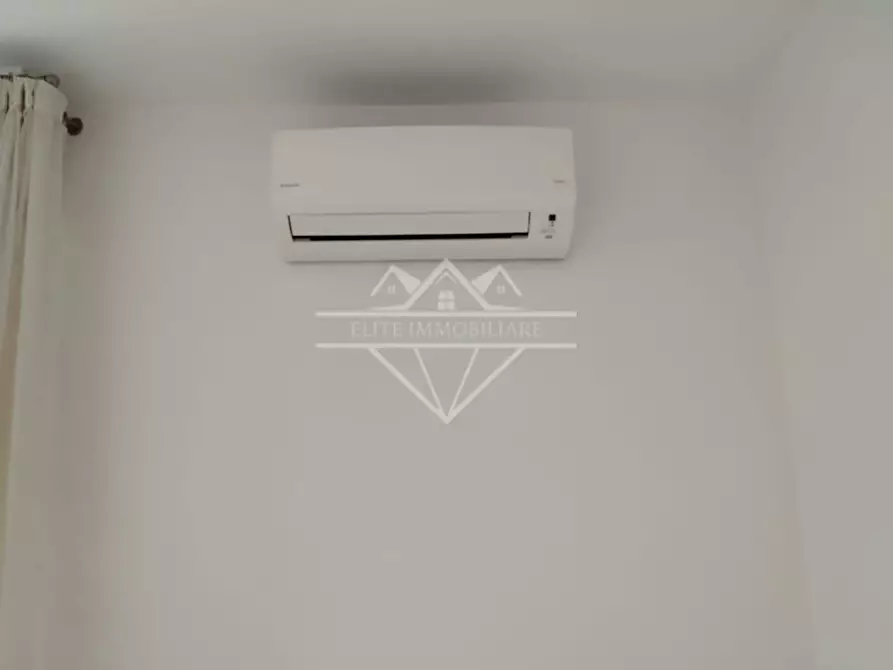 Immagine 15 di Mansarda in vendita  a Carrara