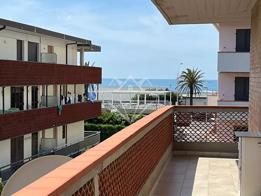 Immagine 16 di Mansarda in vendita  a Carrara