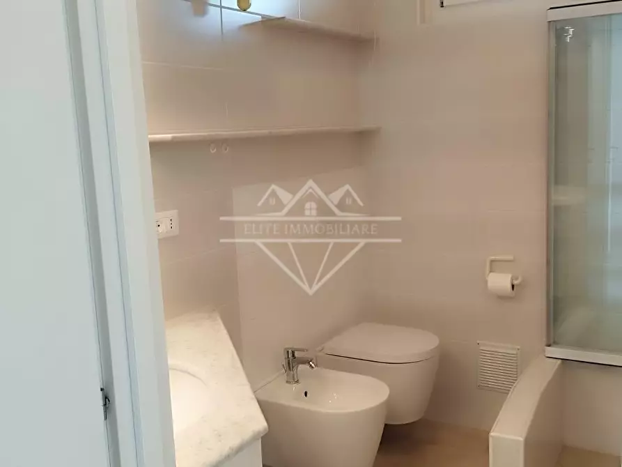 Immagine 13 di Mansarda in vendita  a Carrara