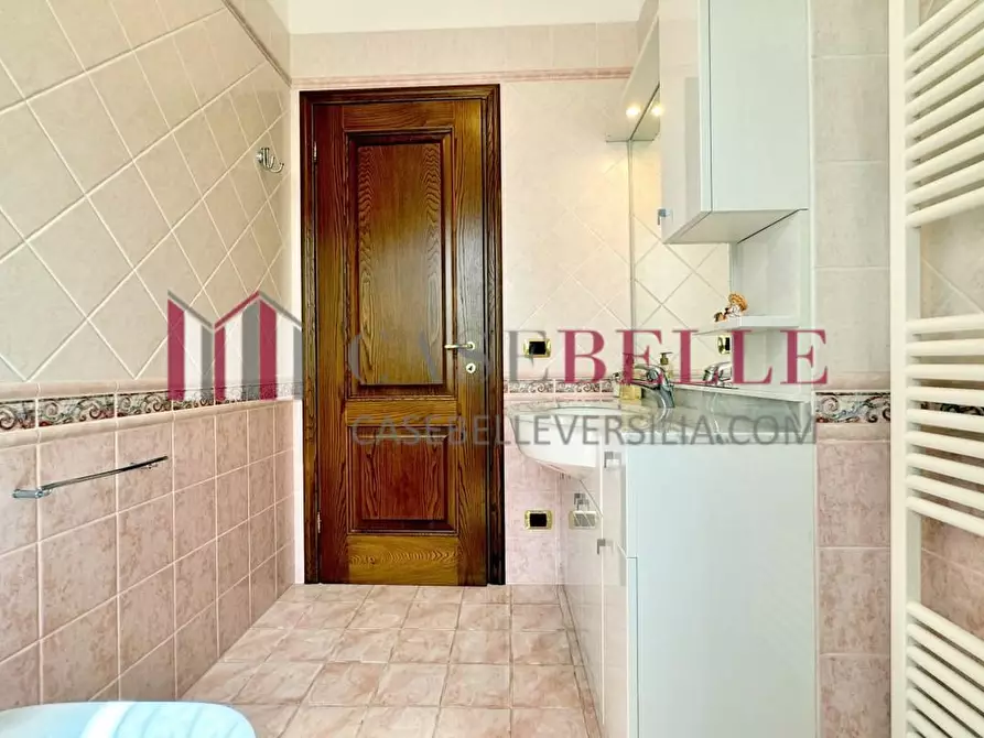 Immagine 26 di Villa in vendita  a Pietrasanta