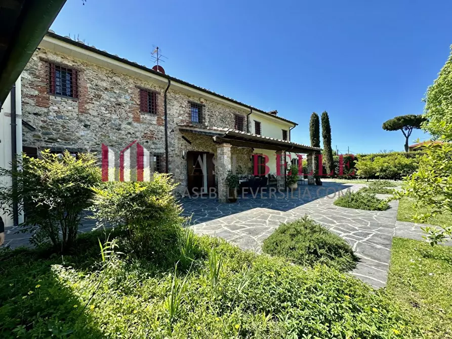 Immagine 2 di Casa colonica in affitto  a Pietrasanta