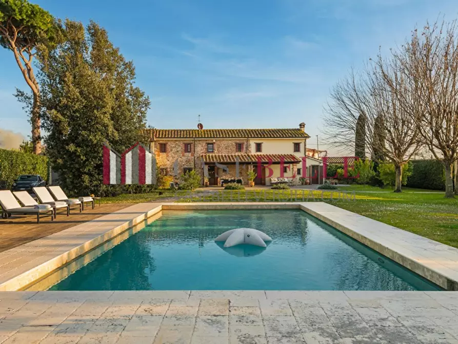 Immagine 1 di Casa colonica in affitto  a Pietrasanta