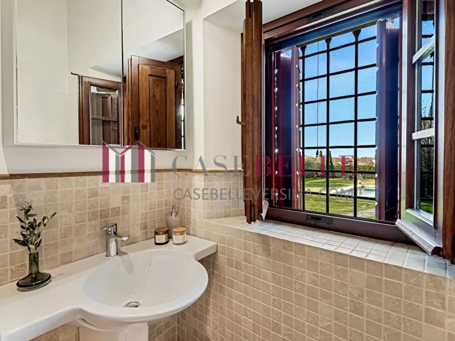 Immagine 25 di Casa colonica in affitto  a Pietrasanta