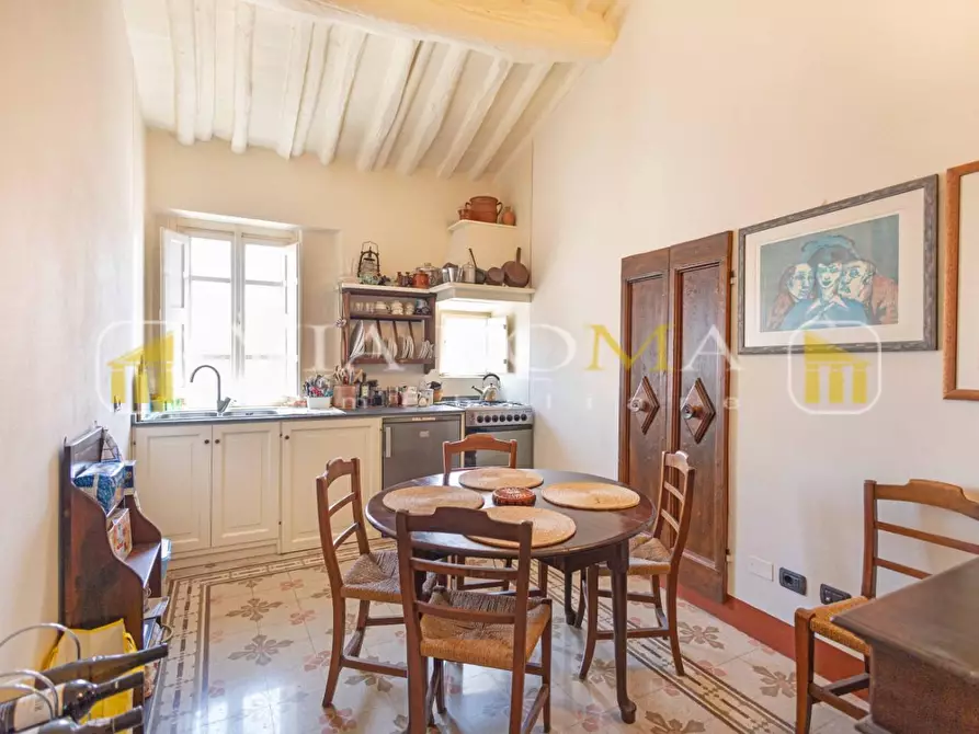 Immagine 2 di Appartamento in vendita  a Lucca