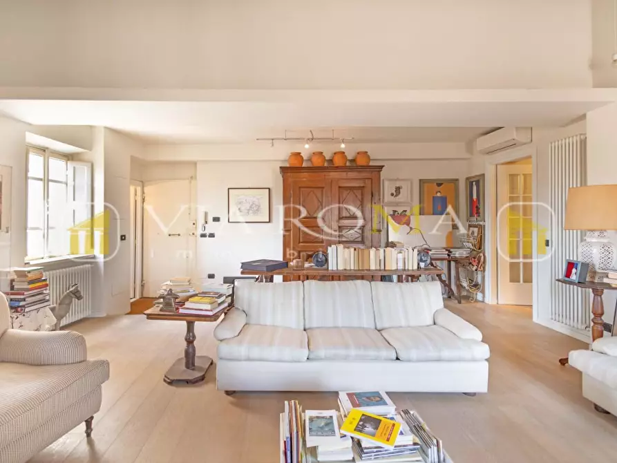 Immagine 8 di Appartamento in vendita  a Lucca