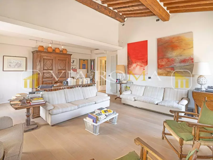 Immagine 9 di Appartamento in vendita  a Lucca