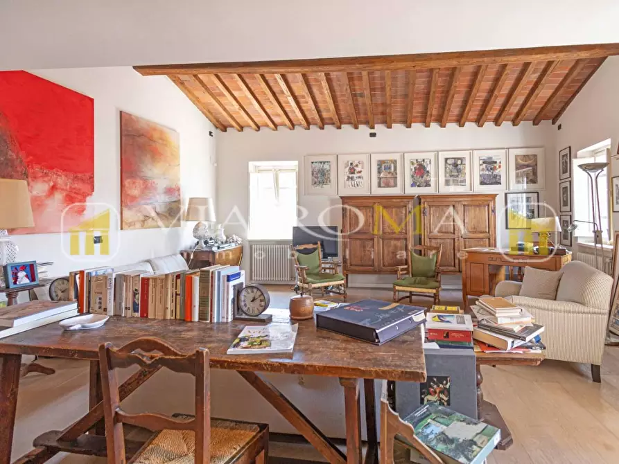 Immagine 7 di Appartamento in vendita  a Lucca