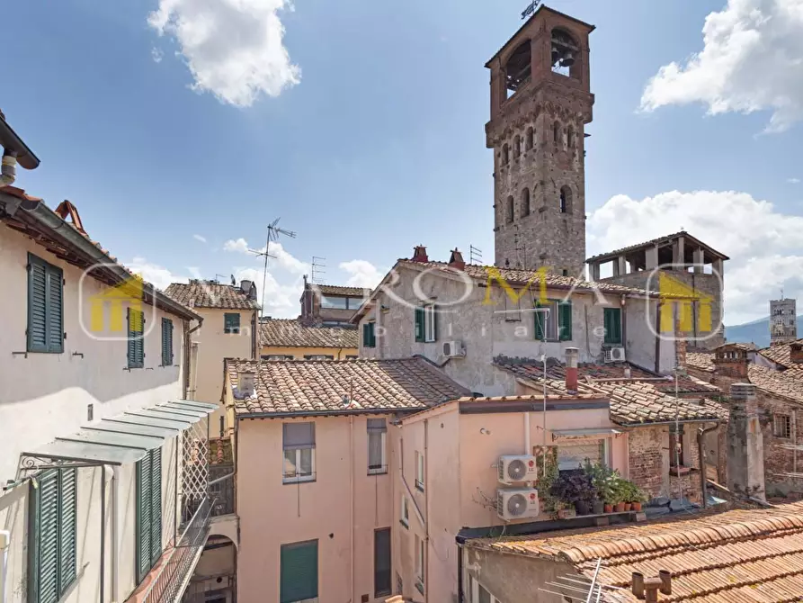 Immagine 24 di Appartamento in vendita  a Lucca