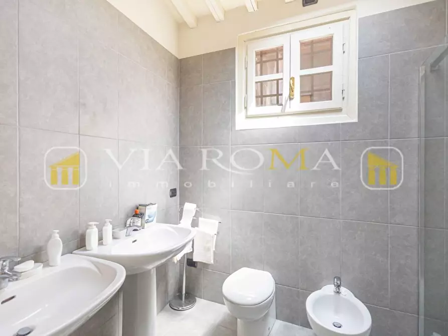 Immagine 15 di Appartamento in vendita  a Lucca