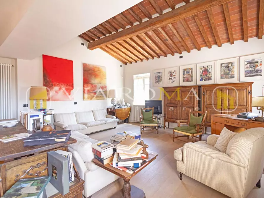 Immagine 10 di Appartamento in vendita  a Lucca