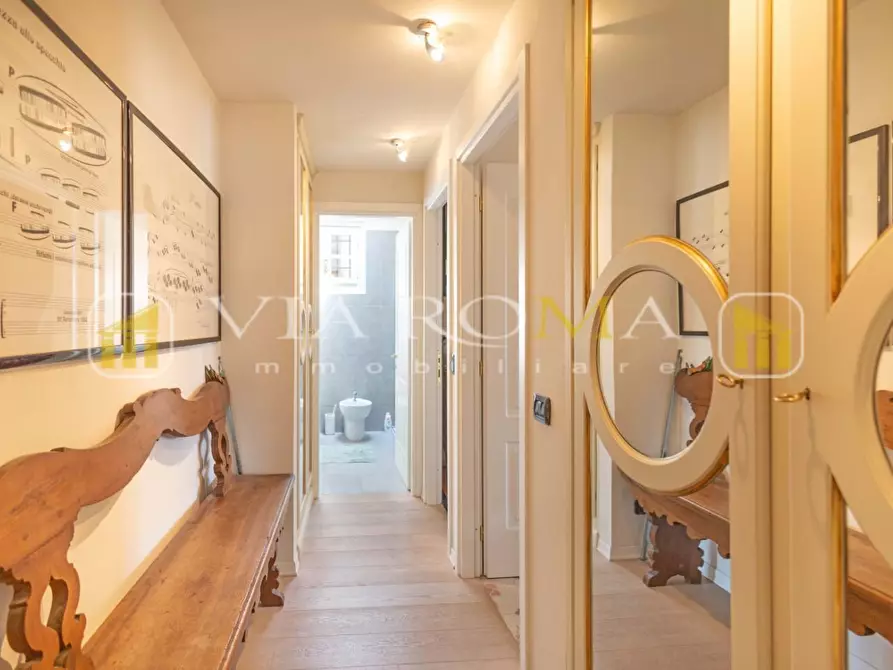 Immagine 14 di Appartamento in vendita  a Lucca