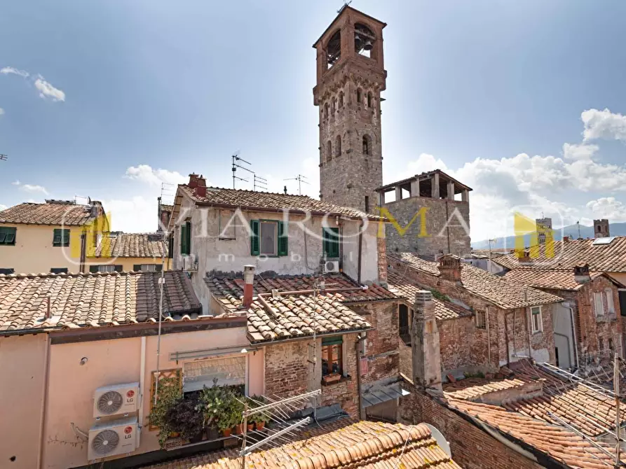 Immagine 25 di Appartamento in vendita  a Lucca