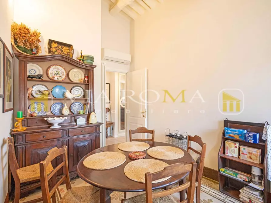 Immagine 12 di Appartamento in vendita  a Lucca