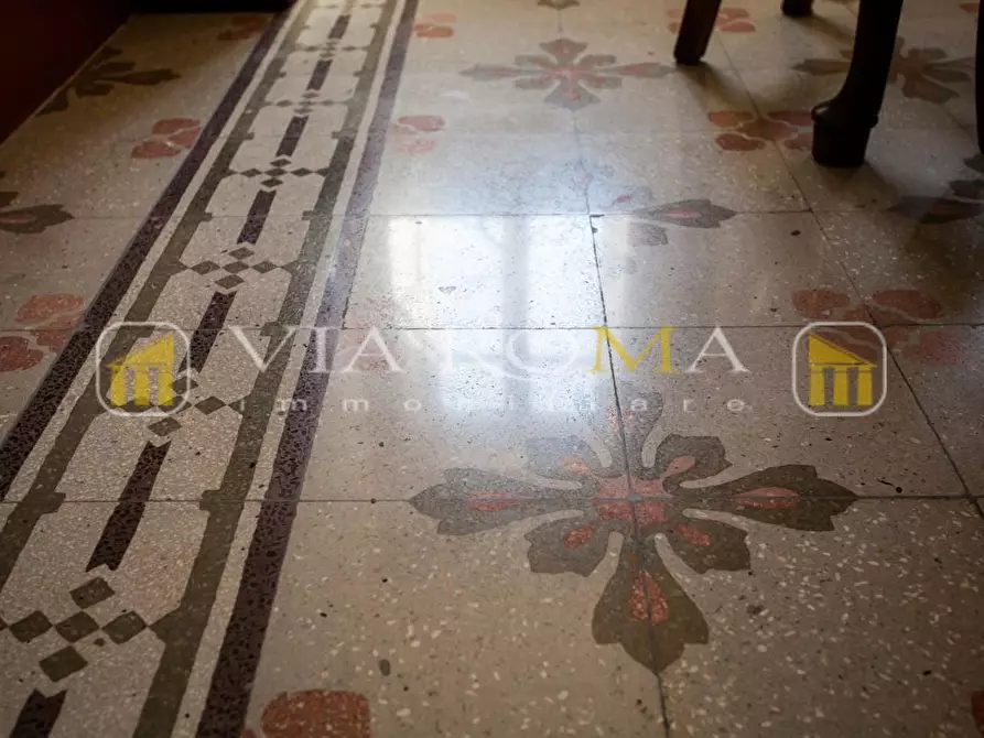 Immagine 23 di Appartamento in vendita  a Lucca