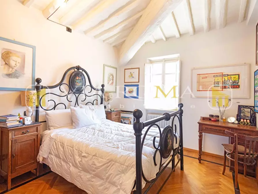 Immagine 19 di Appartamento in vendita  a Lucca