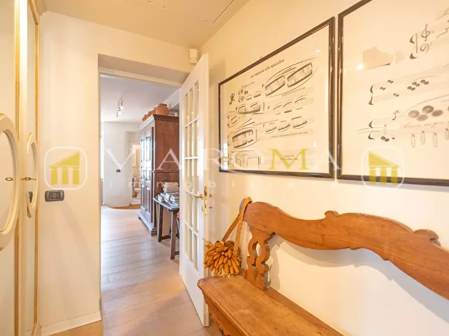 Immagine 13 di Appartamento in vendita  a Lucca