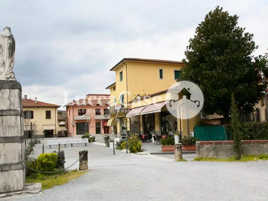 Immagine 1 di Locale commerciale in affitto  a Capannori