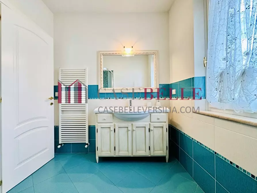 Immagine 41 di Casa indipendente in vendita  a Pietrasanta