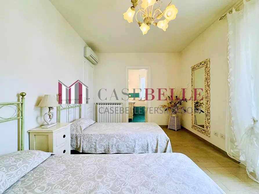 Immagine 39 di Casa indipendente in vendita  a Pietrasanta