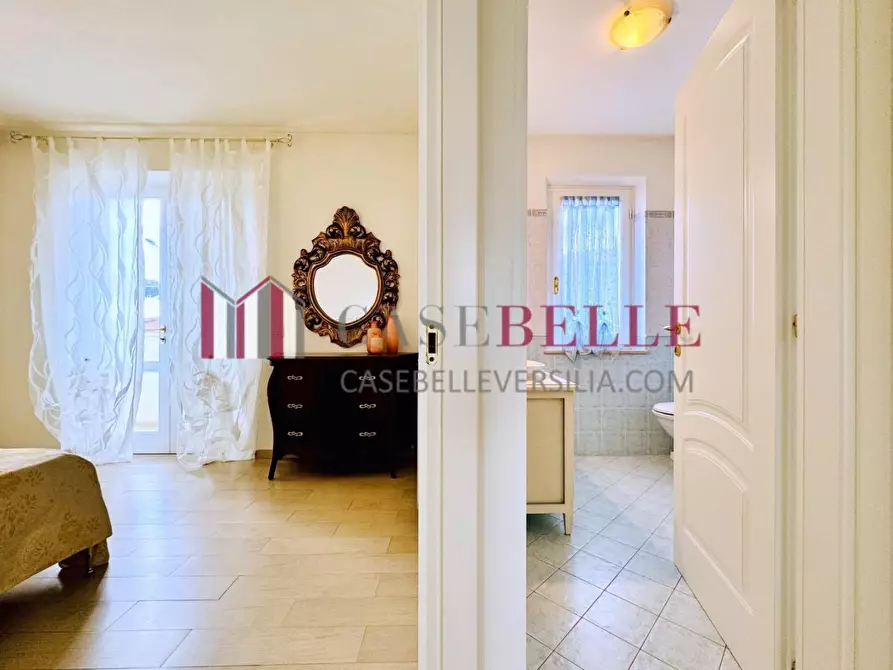 Immagine 27 di Casa indipendente in vendita  a Pietrasanta