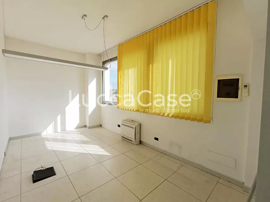 Immagine 9 di Negozio in affitto  a Capannori