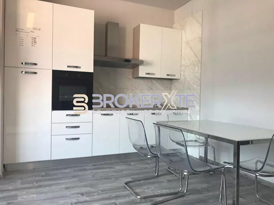 Immagine 1 di Appartamento in vendita  a Carrara