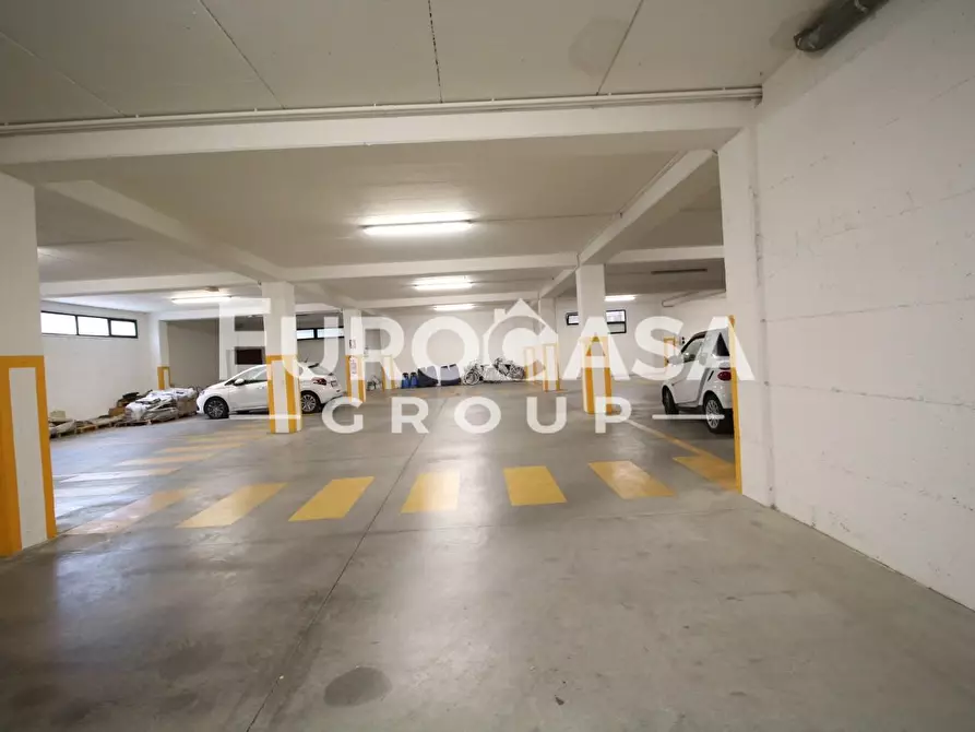 Immagine 31 di Ufficio in vendita  a Lucca